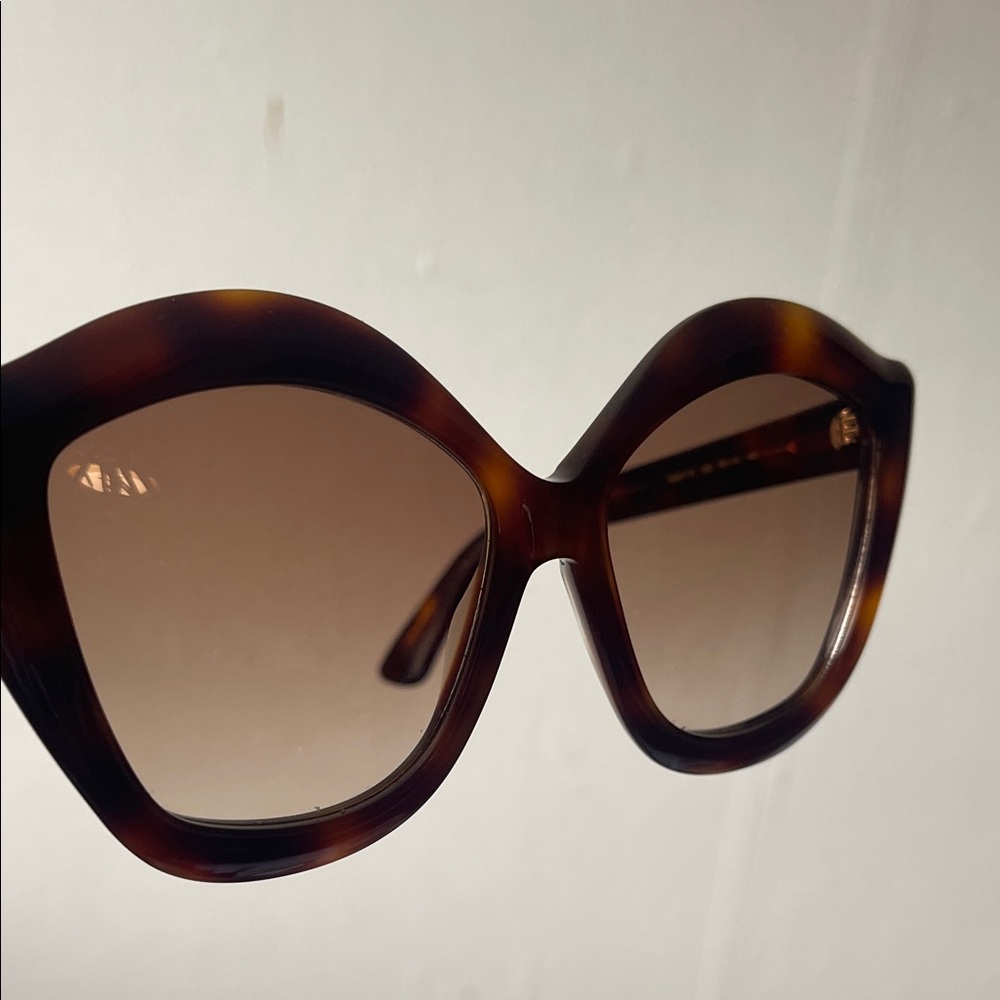 Gucci Women's Brown Oversized Cat Eye Havana Sunglasses - Picture 11 of 16